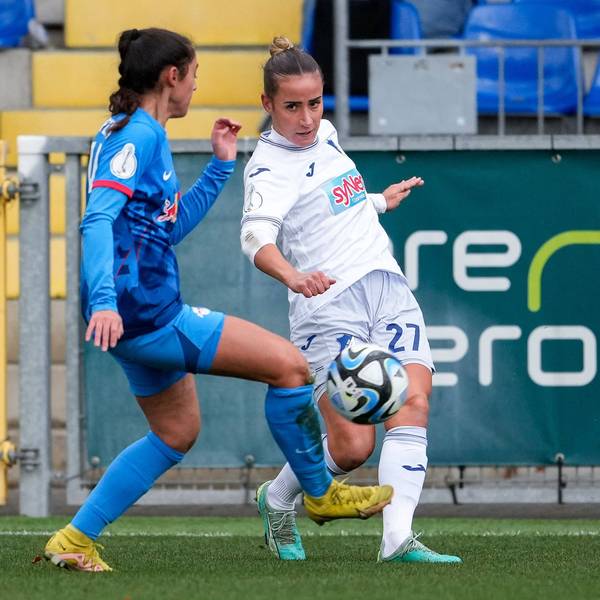 v.li.: Fatma Sakar RBL, 24, Vanessa Leimenstoll TSG, 27, Zweikampf, Spielszene, Duell, duel, tackle, tackling, Dynamik, Action, Aktion, 26.11.2023, Sinsheim Hoffenheim Deutschland, Fussball, DFB-Pokal der Frauen, Achtelfinale, TSG 1899 Hoffenheim - RB Leipzig, 26.11.2023, Sinsheim Hoffenheim Deutschland, Fussball, DFB-Pokal der Frauen, Achtelfinale, TSG 1899 Hoffenheim - RB Leipzig, DFB/DFL REGULATIONS PROHIBIT ANY USE OF PHOTOGRAPHS AS IMAGE SEQUENCES AND/OR QUASI-VIDEO. *** v li Fatma Sakar RBL, 24 , Vanessa Leimenstoll TSG, 27 , duel, duel, tackle, tackling, dynamics, action, action, 26 11 2023, Sinsheim Hoffenheim Germany , Football, Womens DFB Cup, round of 16, TSG 1899 Hoffenheim RB Leipzig, 26 11 2023, Sinsheim Hoffenheim Germany , Football, Womens DFB Cup, Round of 16, TSG 1899 Hoffenheim RB Leipzig, DFB DFL REGULATIONS PROHIBIT ANY USE OF PHOTOGRAPHS AS IMAGE SEQUENCES AND OR QUASI VIDEO xozx