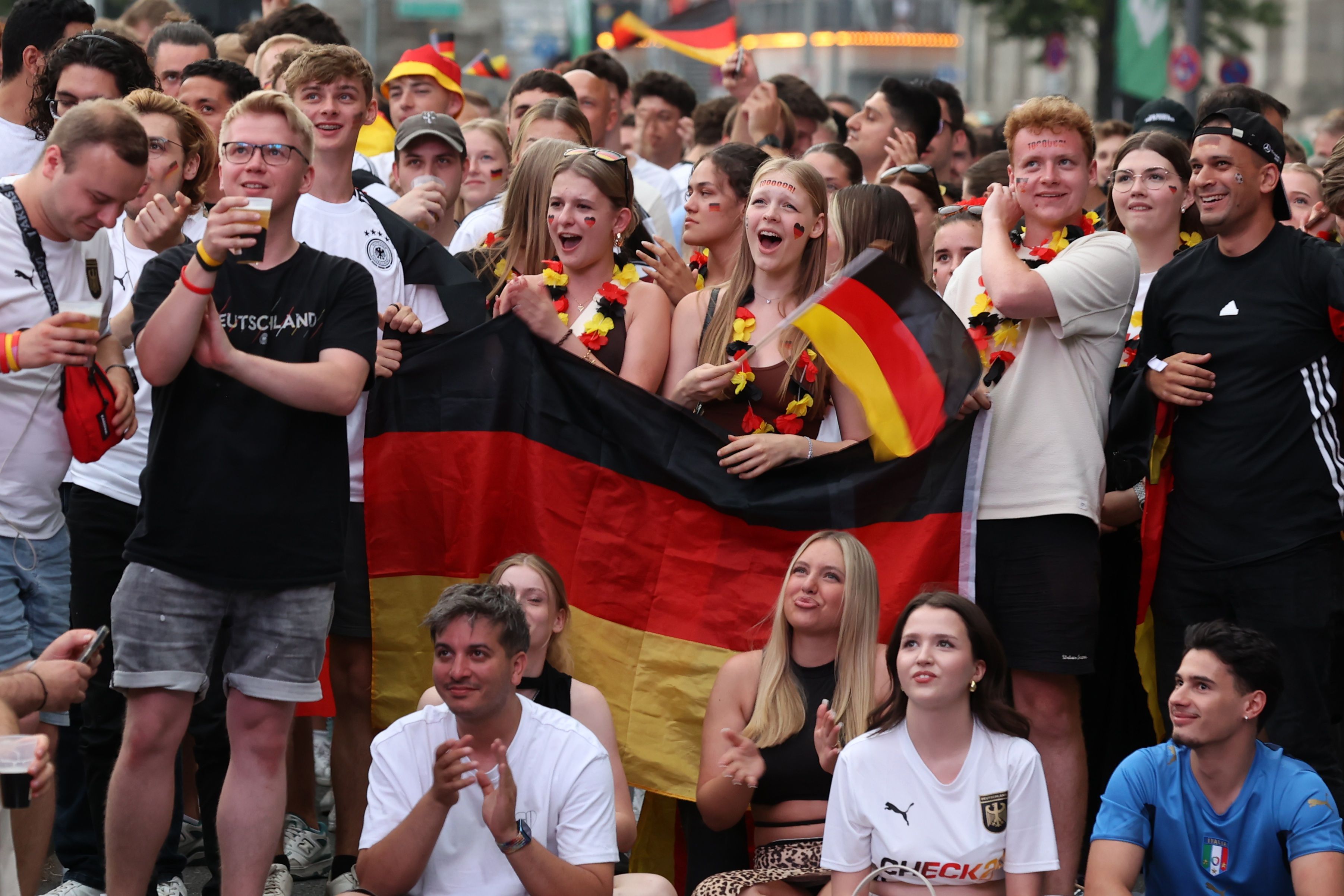 Fans der deutschen Nationalmannschaft bei der EM 2024. Ein großes Public Viewing gibt es zur WM 2026 nicht.