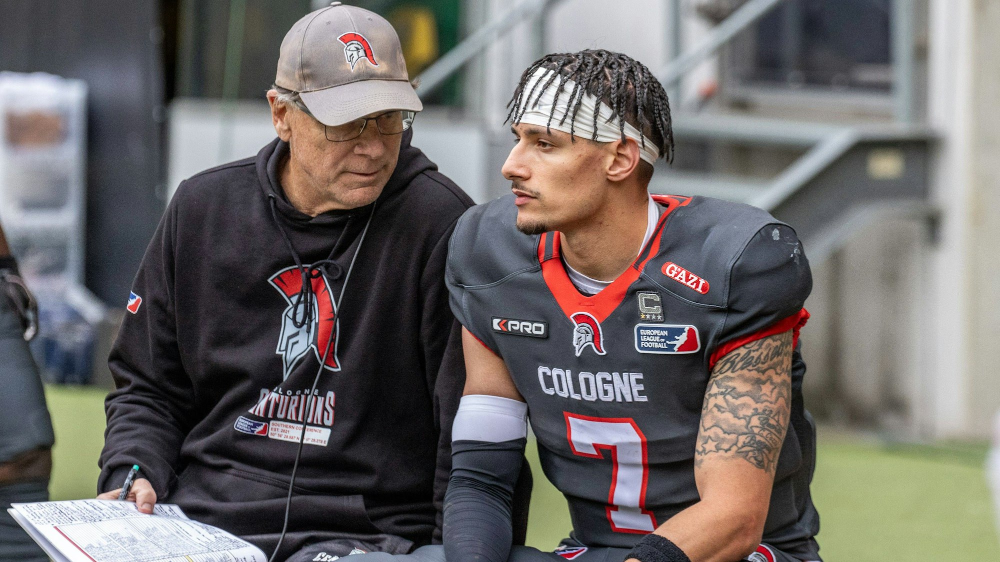 European League of Football, Cologne Centurions vs. Madrid Bravos, Aachen, 15.6.2024 Gregg Brandon Head Coach Cologne Centurions & Isaiah Weed Cologne Centurions 7, Cologne Centurions vs. Madrid Bravos am 15.6.2024, Tivoli, Aachen *** European League of Football, Cologne Centurions vs Madrid Bravos, Aachen, 15 6 2024 Gregg Brandon Head Coach Cologne Centurions Isaiah Weed Cologne Centurions 7 , Cologne Centurions vs Madrid Bravos on 15 6 2024, Tivoli, Aachen Copyright: xBEAUTIFULxSPORTS/MarcxJungex