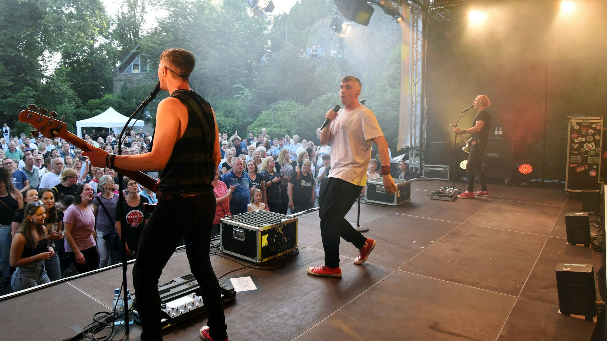 Die Musiker von Kasalla auf der Bühne.