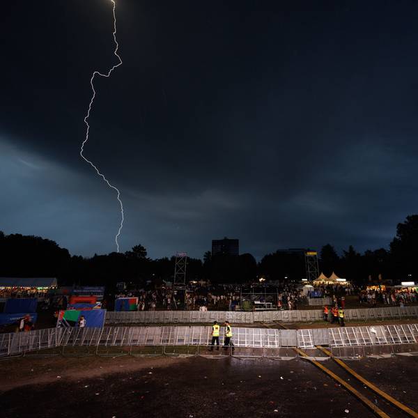 Dortmund: Blitz am Himmel über der Fanzone am 29. Juni. Schwere Gewitter sind am Samstagabend und in der Nacht zu Sonntag über Deutschlands Westen gezogen.