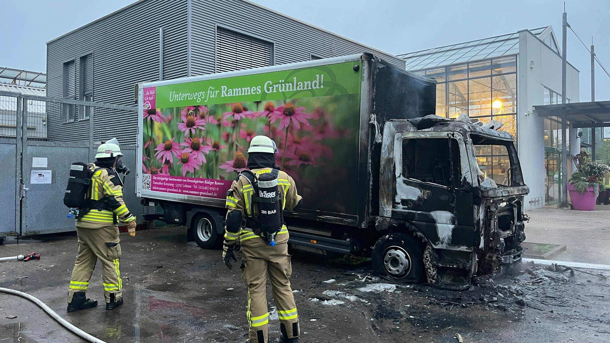 Möglicherweise geben Überwachungskameras am Gebäude Aufschluss über die Brandursache.