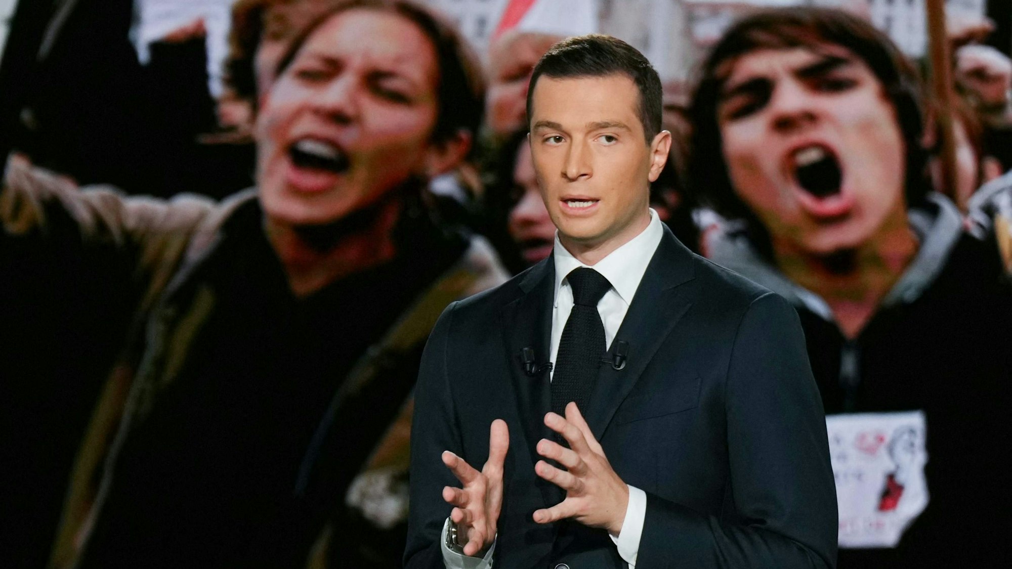 Die Wut vieler Franzosen könnte ihn zum Premierminister machen: Jordan Bardella will das Amt nur übernehmen, wenn sein RN die absolute Mehrheit holt.