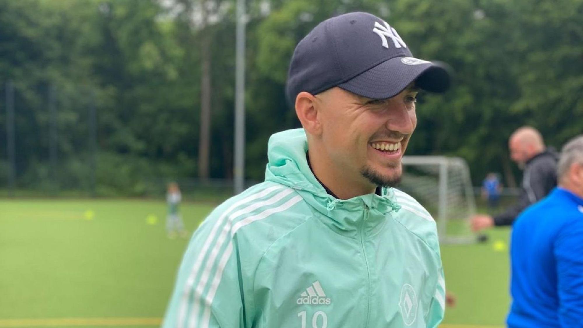 Pascal „Paco" Frere ist spielender Co-Trainer des Bezirksliga-Aufsteigers Schwarz-Weiß Köln.