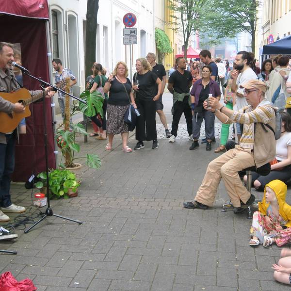 Nachbarn trafen sich beim Rothehausstraßenfest.