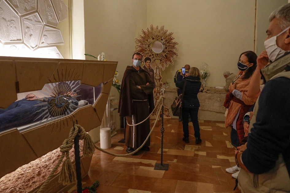 „Influencer Gottes“ steigt im Rang auf: Erster Millennial wird ...