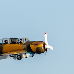 Eine Yak-52 bei einer Flugshow in Spanien. (Symbolbild)