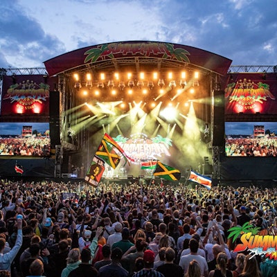 Das Publikum vor der Hauptbühne des Summerjam 2023 ist prall gefüllt.