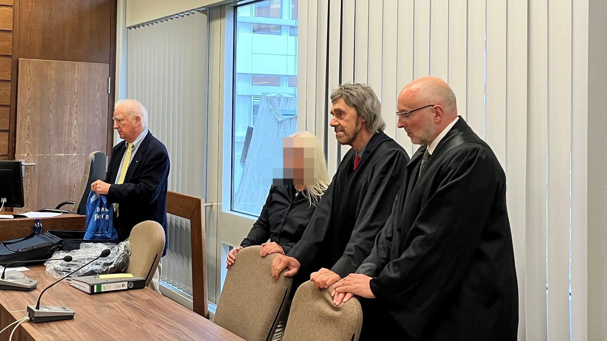 Melanie F. im Prozess gegen das Erzbistum Köln.