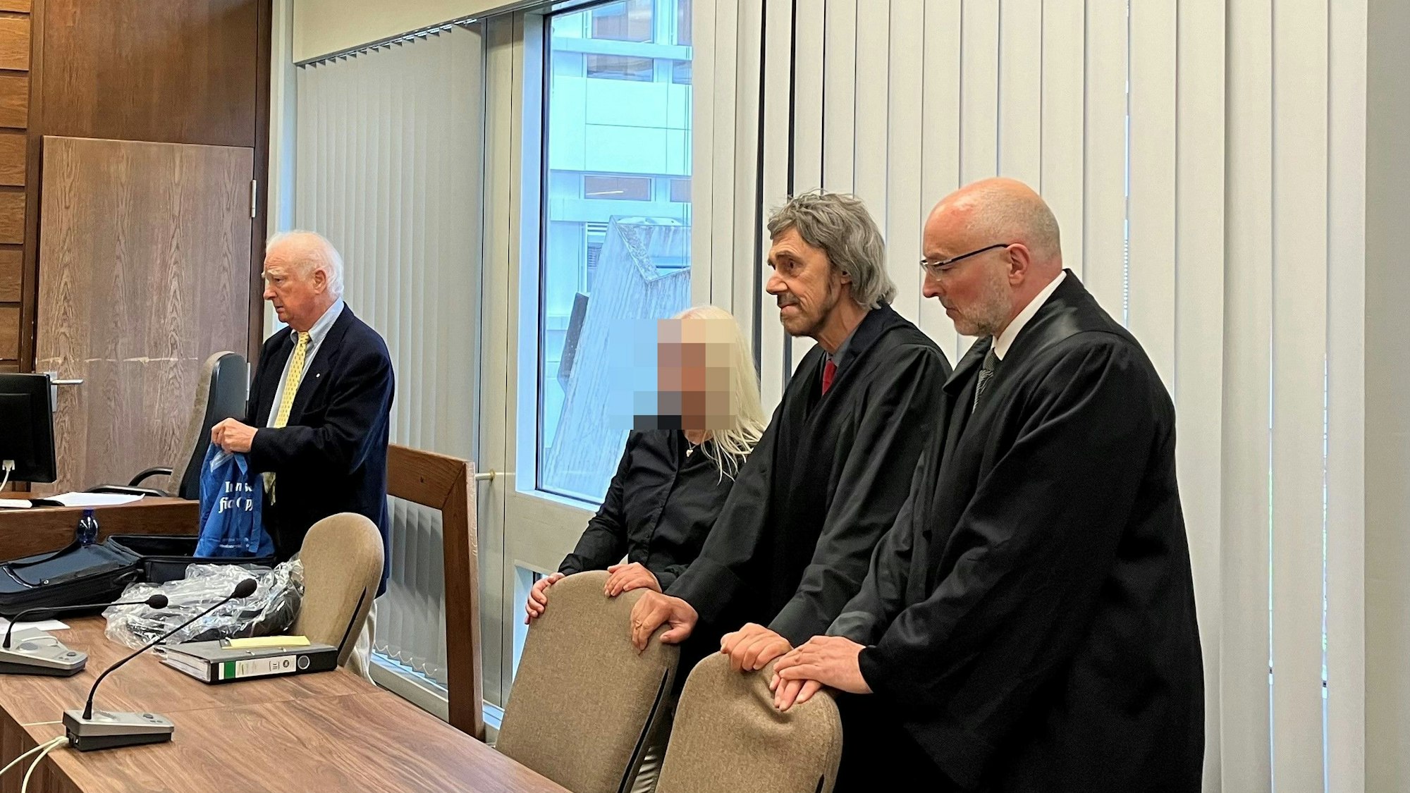 Melanie F. im Prozess gegen das Erzbistum Köln.