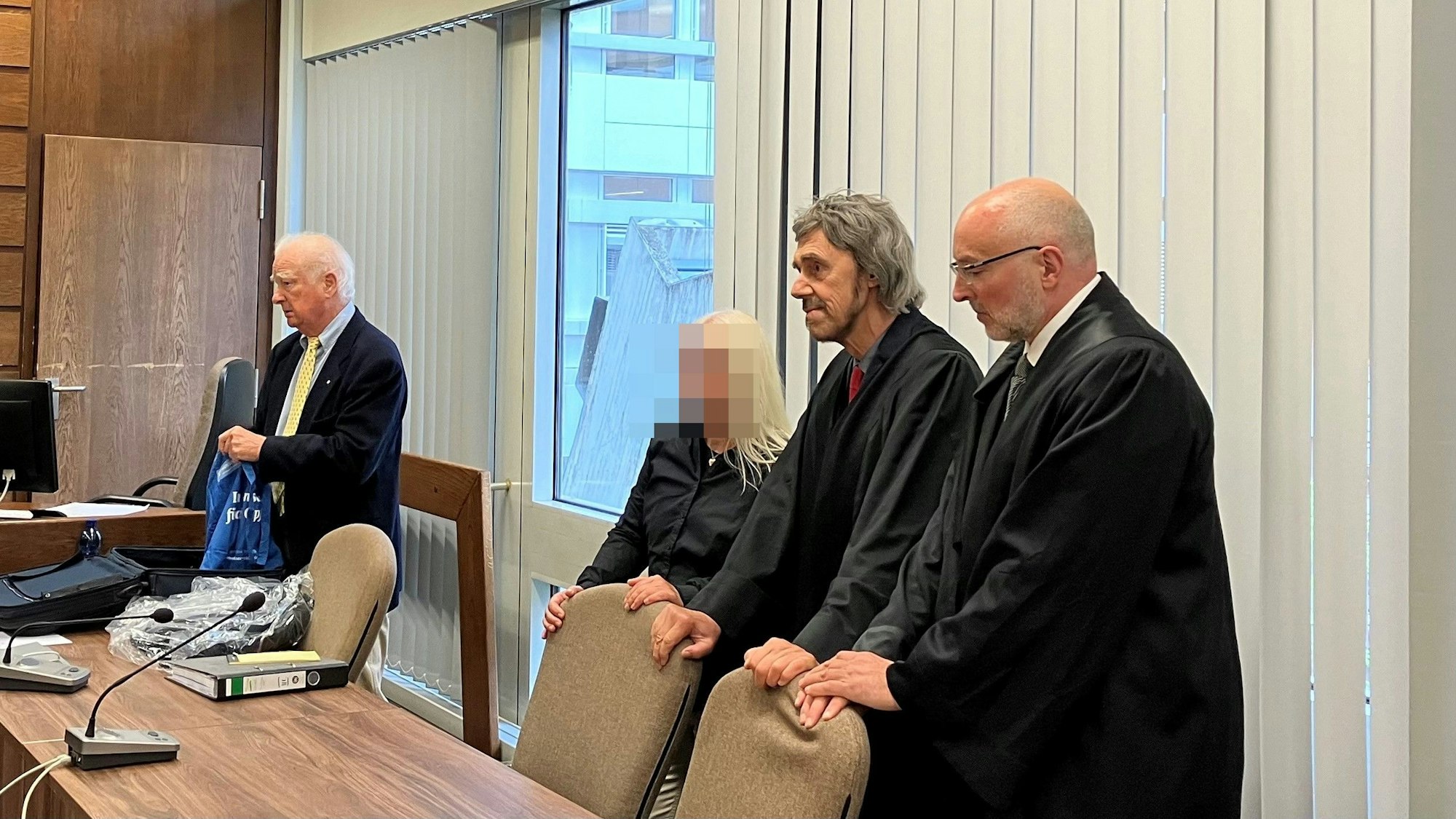 Melanie F. im Prozess gegen das Erzbistum Köln.