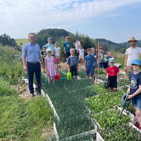 Themen wie Ökologie und Nachhaltigkeit sowie Anbau von Lebensmitteln werden Kindern beim Projekt „Ackerfreunde“ nähergebracht.