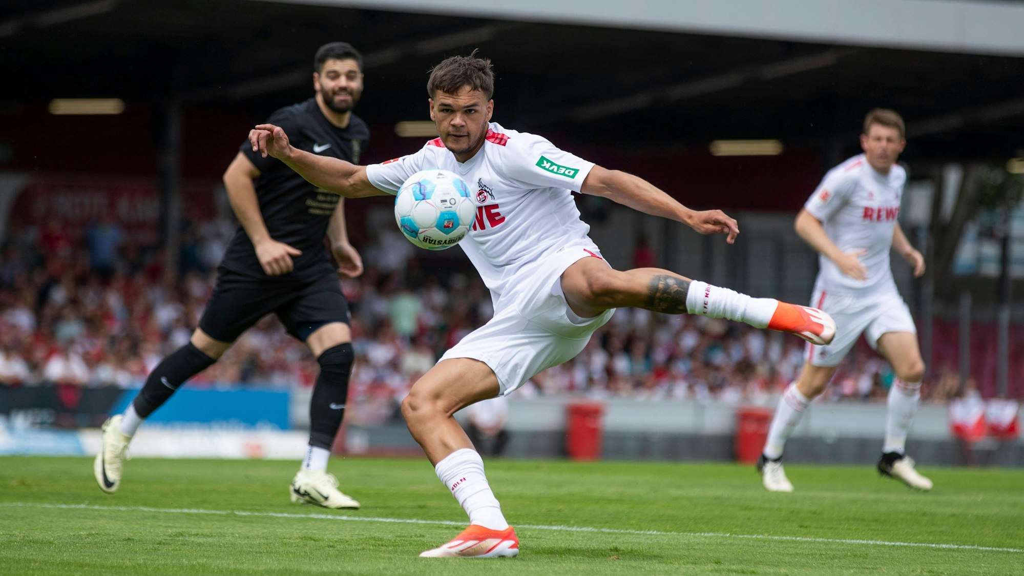 Max Finkgräfe beim Testspiel des 1. FC Köln gegen den Kreisligisten VfL Rheingold Köln-Poll 1912.