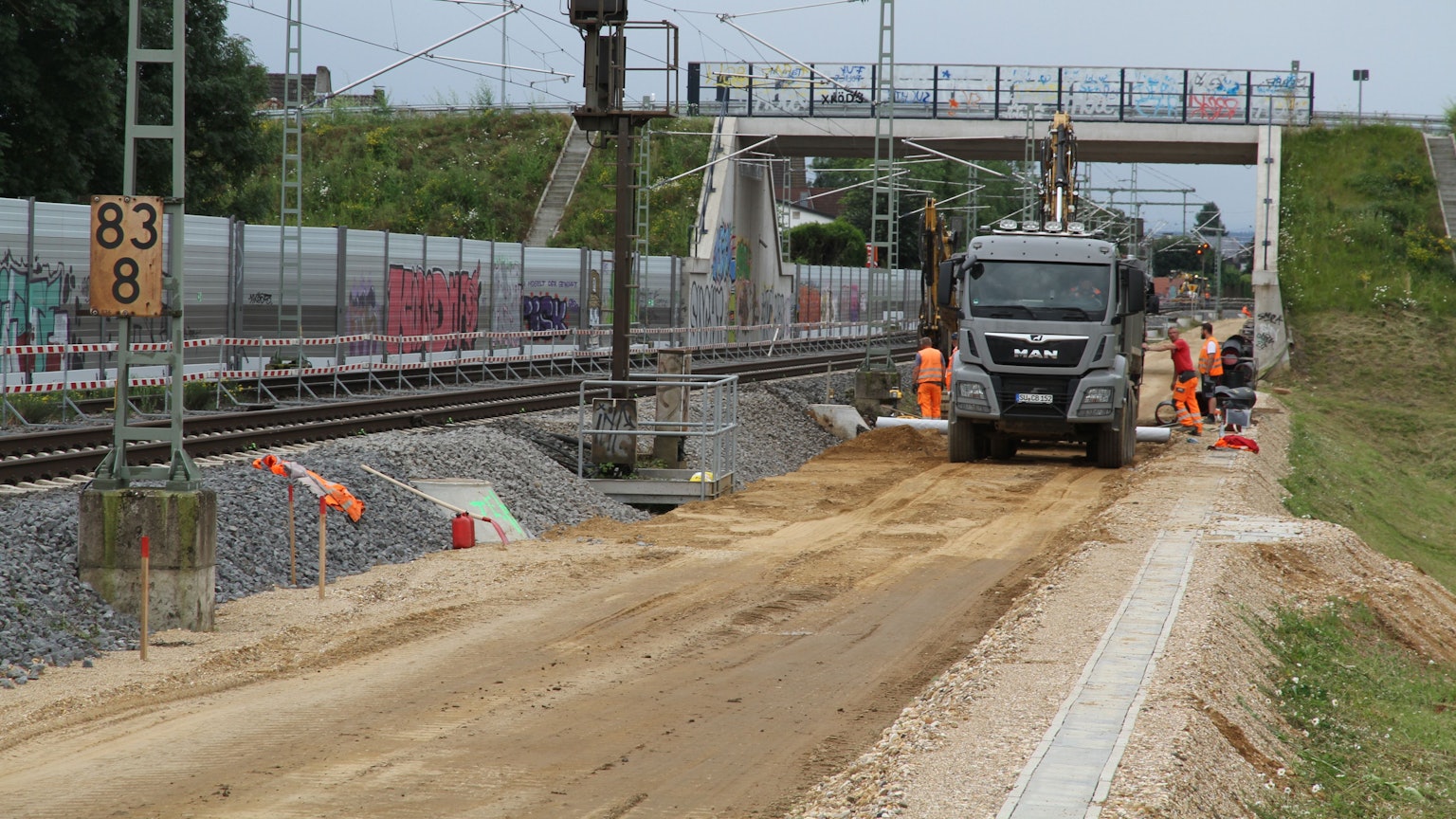 Wegen des Ausbaus der Linie S13 kommt es auf der Bahnstrecke zwischen Troisdorf und Bonn erneut zu Streckensperrungen.