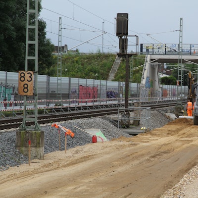 Wegen des Ausbaus der Linie S13 kommt es auf der Bahnstrecke zwischen Troisdorf und Bonn erneut zu Streckensperrungen.