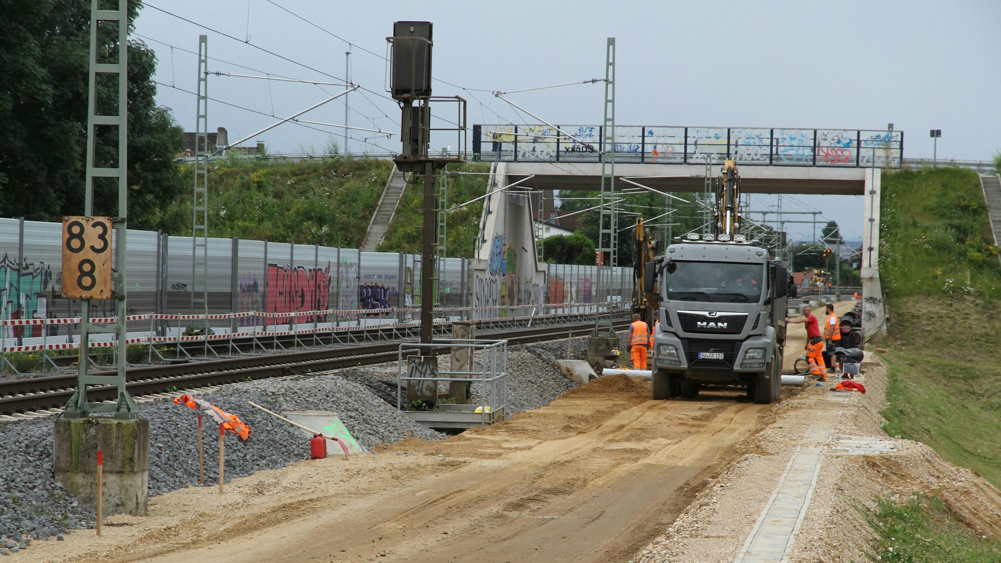 Wegen des Ausbaus der Linie S13 kommt es auf der Bahnstrecke zwischen Troisdorf und Bonn erneut zu Streckensperrungen.