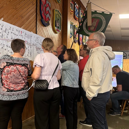 Im Schützenhaus der Sankt Antonius Schützenbruderschaft fand die Bügerinformationsveranstaltung Umbau Hauptstraße Niederpleis statt.