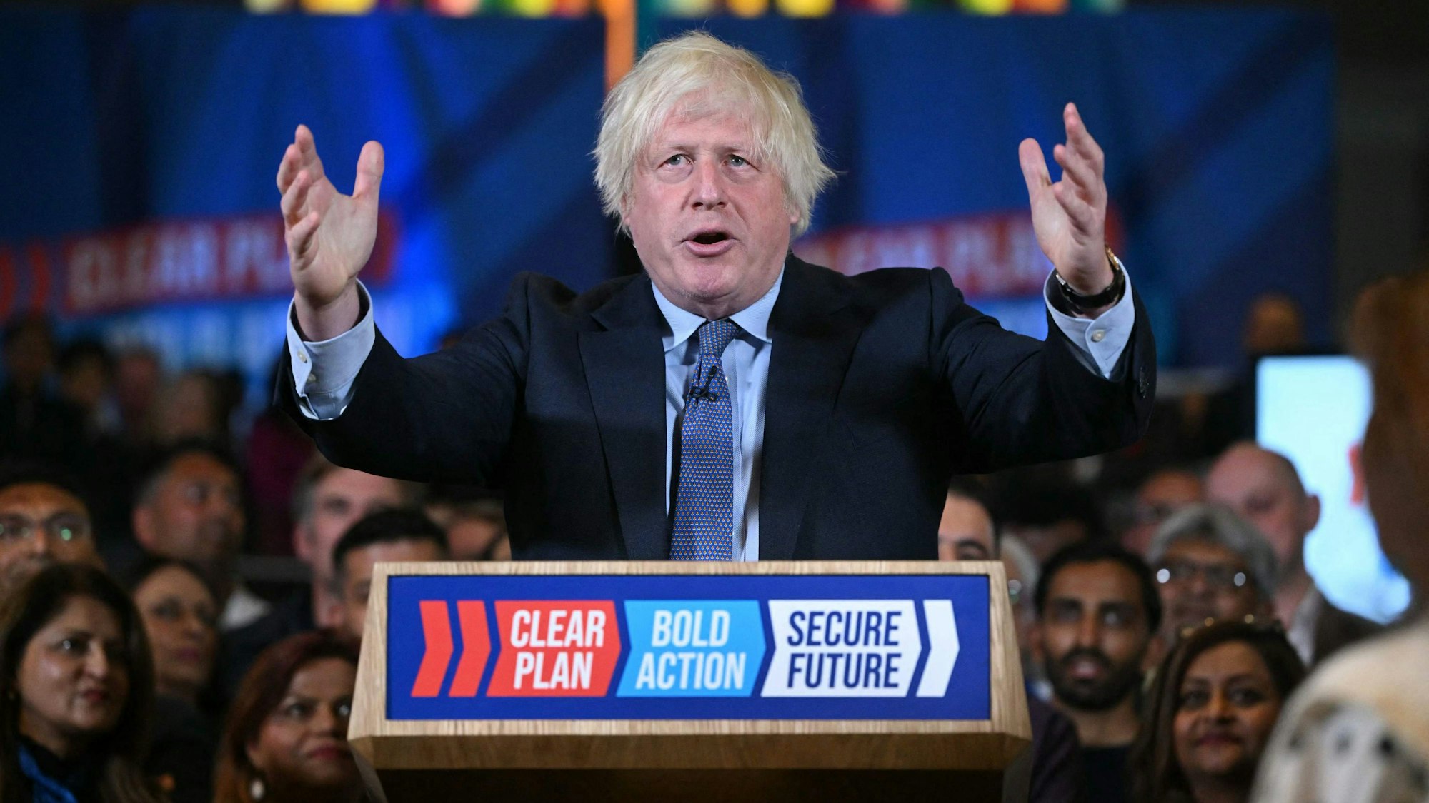 Wie „Kai aus der Kiste“ stand der britische Ex-Premier plötzlich wieder für die Tories auf der Wahlkampfbühne. dpa