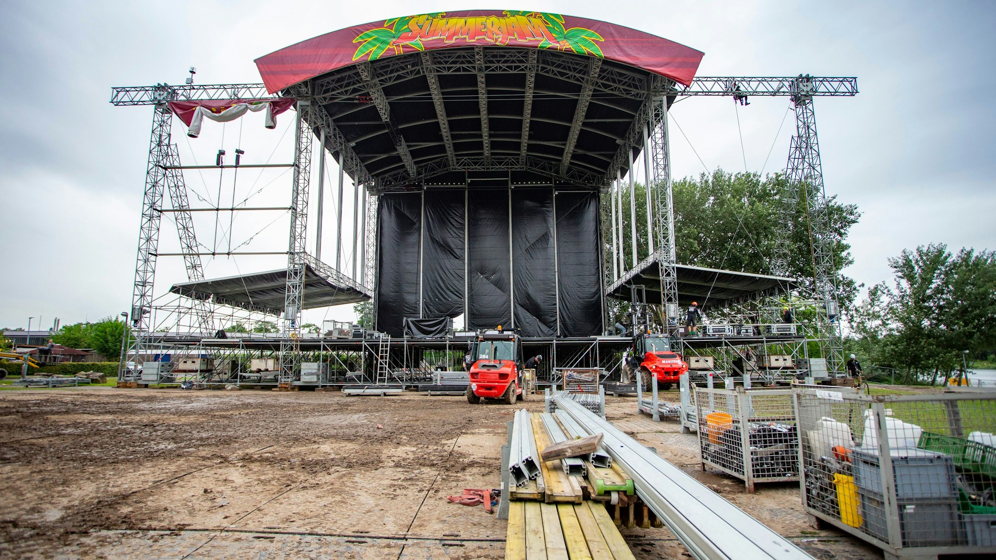 Die Bühne des Summerjam während des Aufbaus.