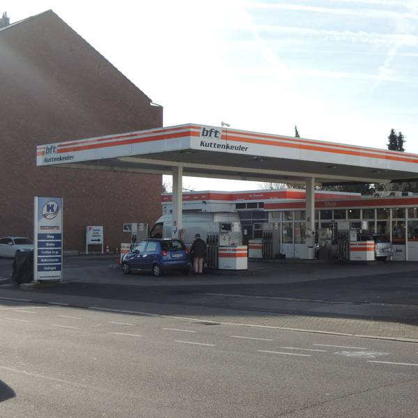 Das Bild zeigt eine Tankstelle in Kerpen.