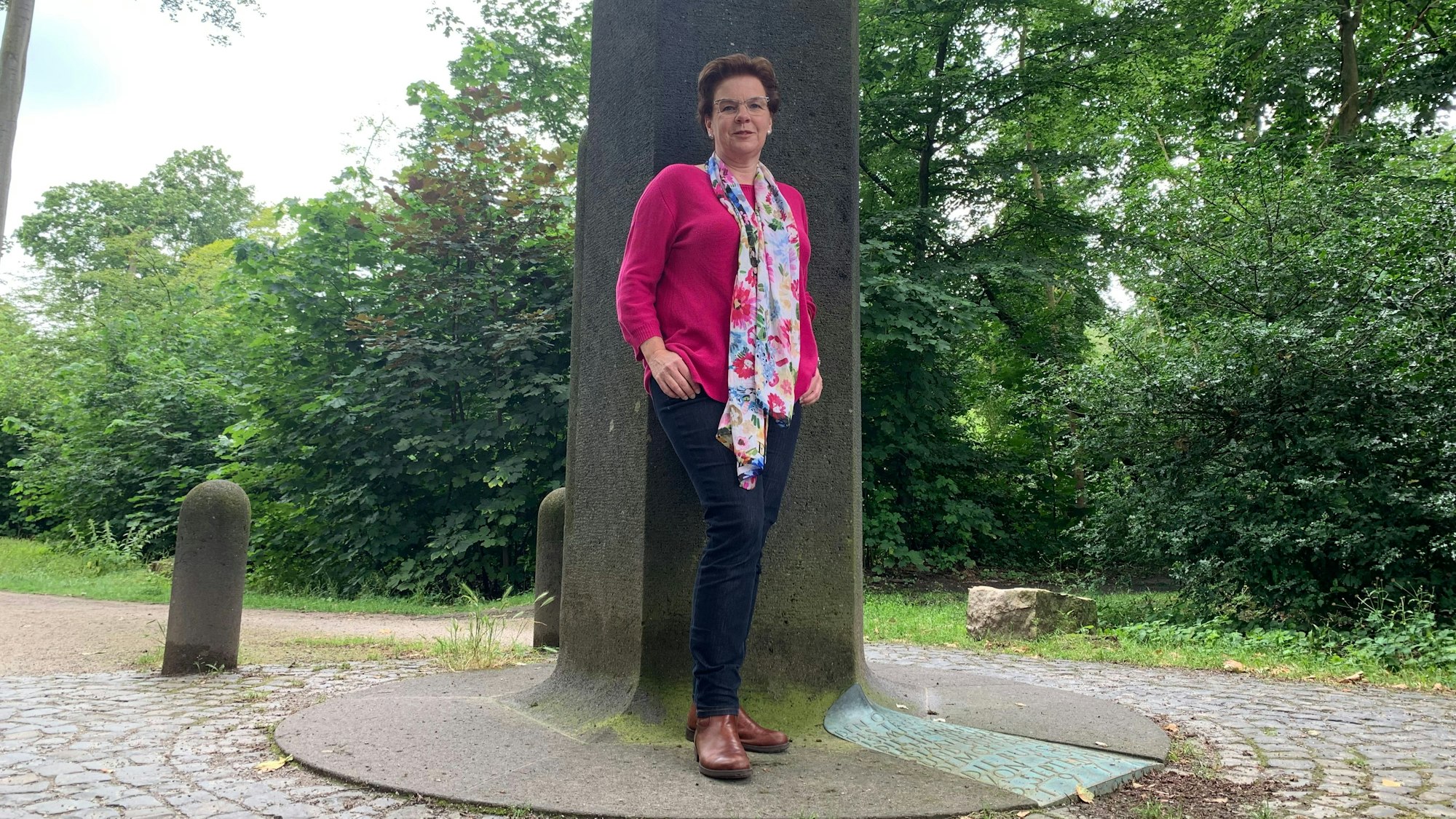 Die Stele an der Friedrich-Schmidt-Straße erinnert an die Entführung von Hanns Martin Schleyer im Jahr 1977.