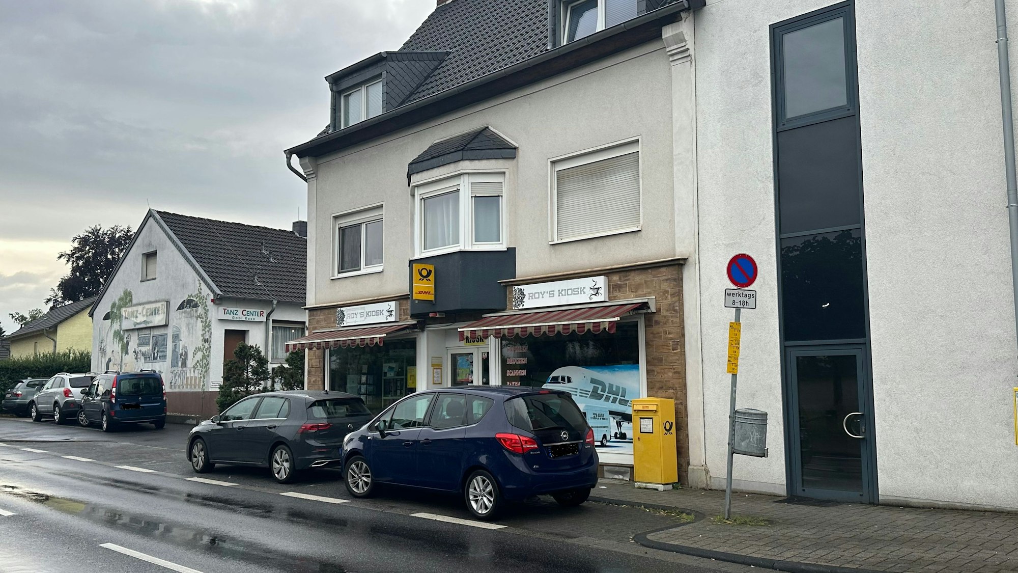 Noch erkennt man zwei Parkplätze vor dem Postbüdchen, die sollen aber wegfallen.