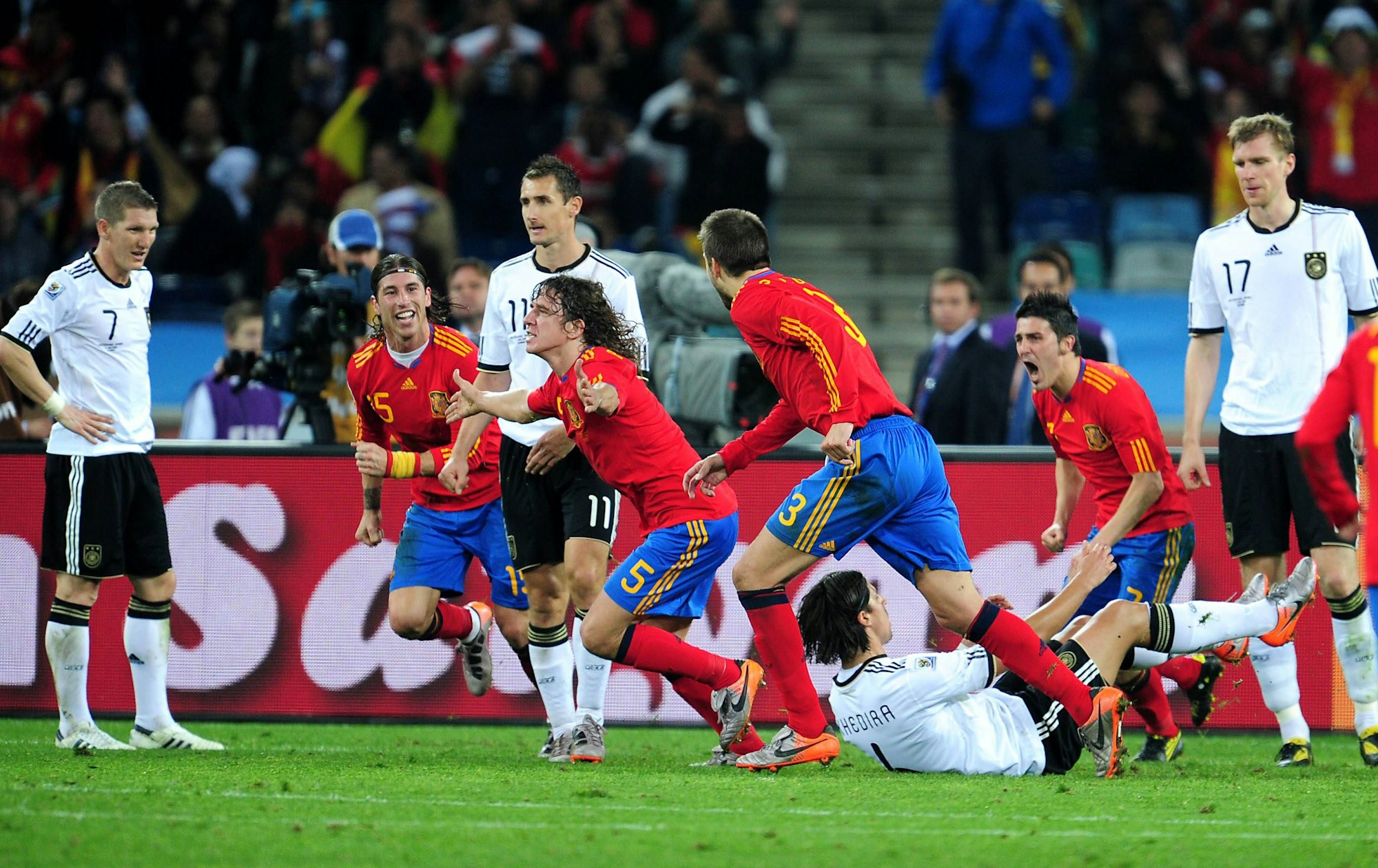 Carles Puyol bejubelt seinen Treffer