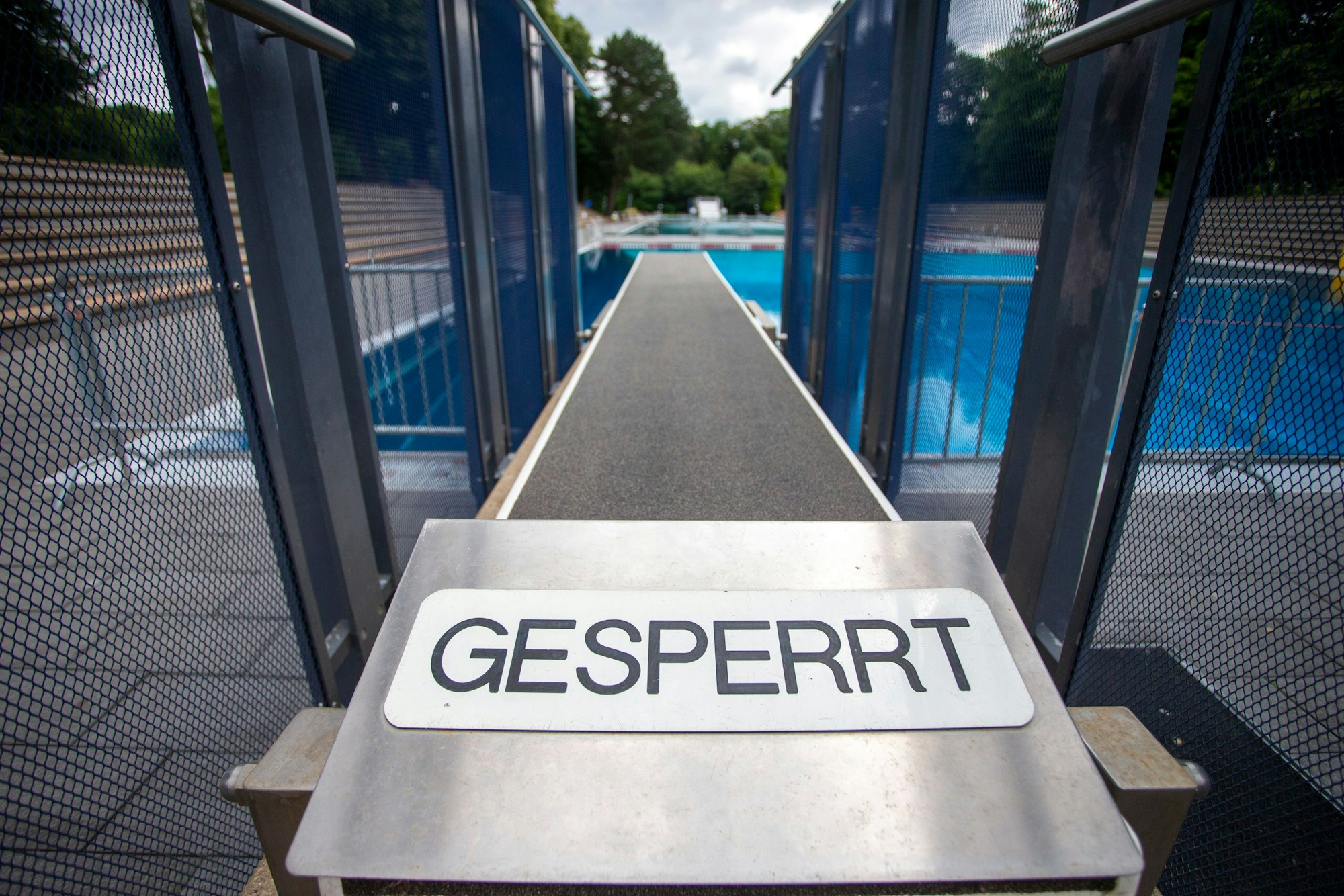 Blick auf ein gesperrtes Sprungbrett