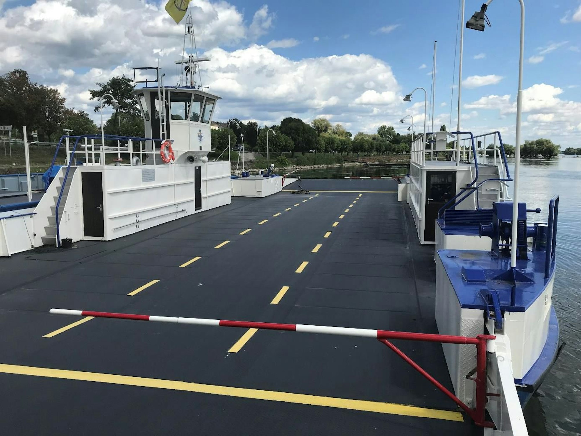 Die Autofähre St. Michael