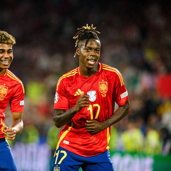 Die spanischen Youngsters Lamine Yamal und Nico Williams jubeln