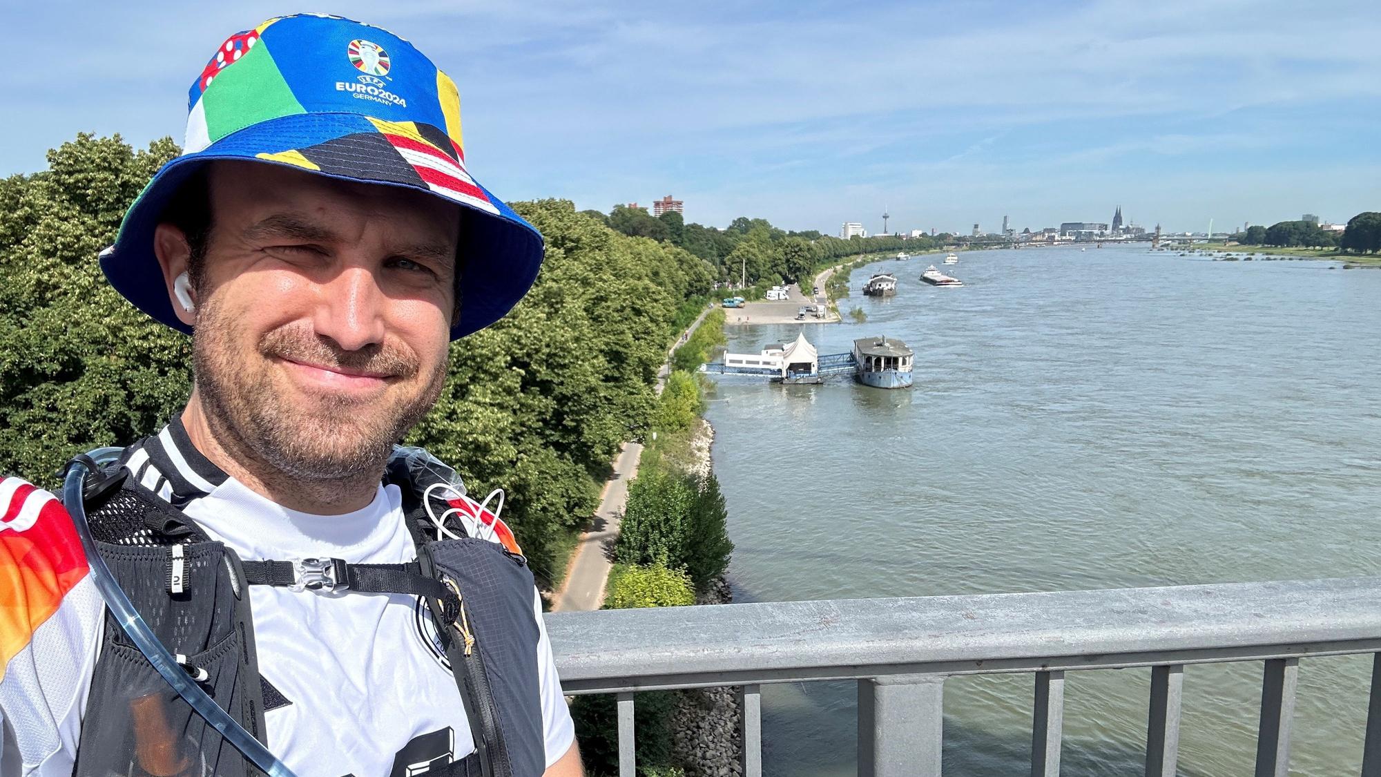Bei der Hälfte der Strecke ging es für Benjamin Stocksiefen nach 88 Kilometer über die Rodenkirchener Brücke.