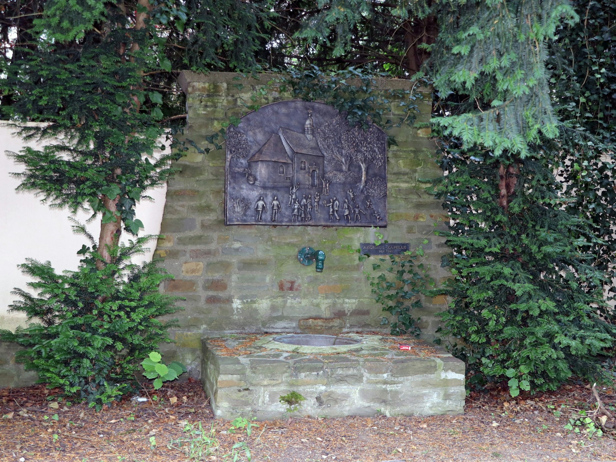 Die Plastik zeigt St. Ägidius, die Kapelle auf dem Baumannshof