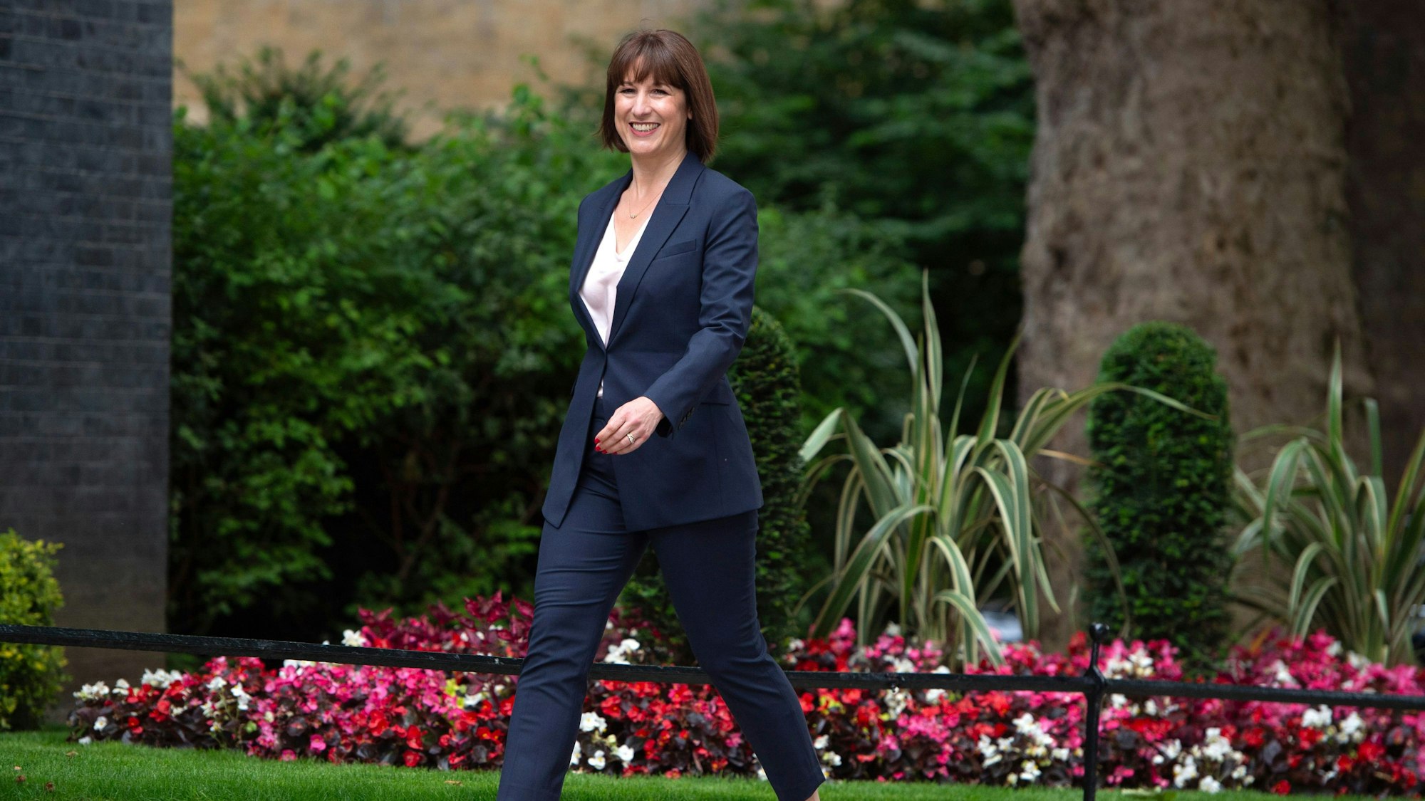 Die neue britische Finanzministerin Rachel Reeves trifft in der Downing Street ein. Die britische Labour-Partei ist am Freitag nach mehr als einem Jahrzehnt in der Opposition an die Macht gelangt.