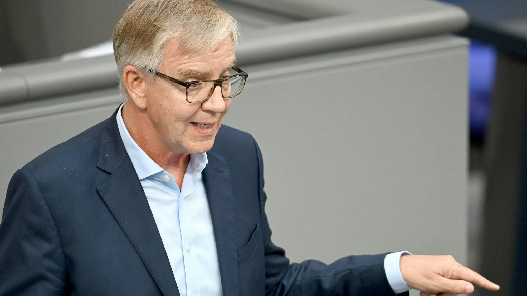 07.06.2024, Berlin: Dietmar Bartsch (Die Linke) spricht im Plenum des Bundestages
