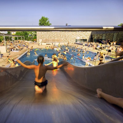 Im Freibad in Zollstock findet man Abkühlung an heißen Tagen