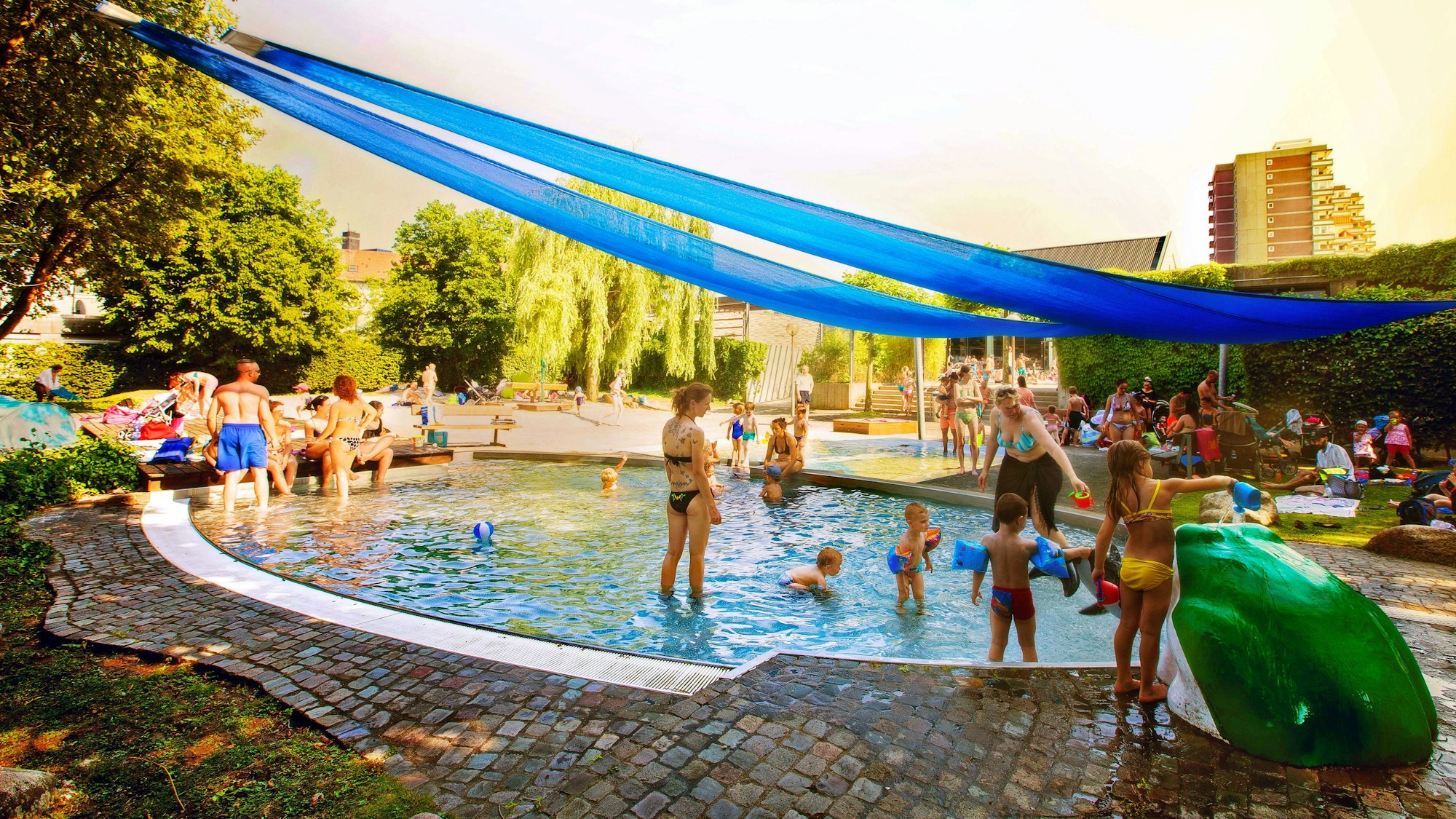 Im Freibad in Zollstock findet man Abkühlung an heißen Tagen.