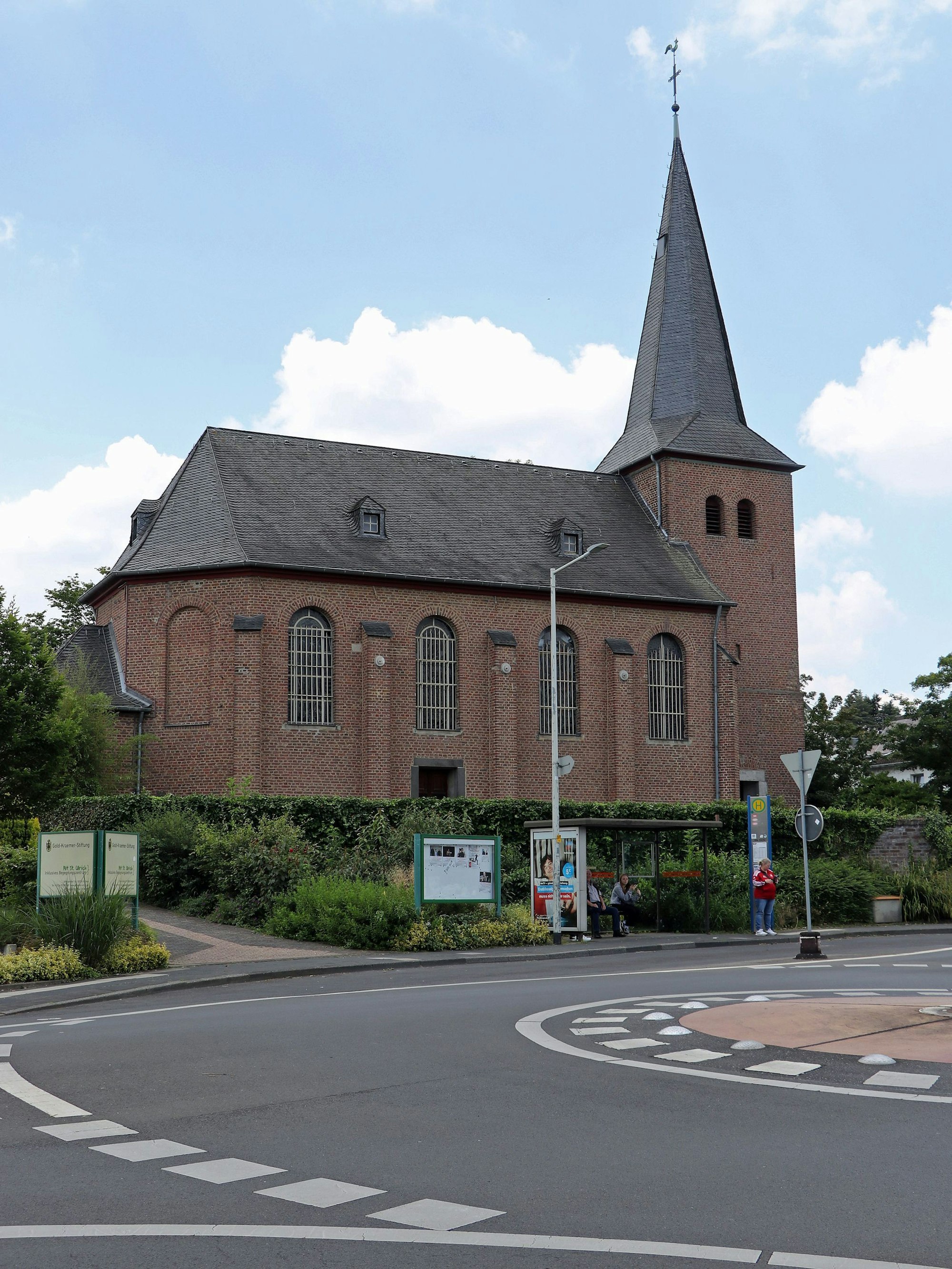 Das Bild zeigt das Gebäude der entweihten Kirche Alt St. Ulrich.