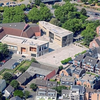 Auf dem Luftbild zu sehen sind das Kultur- und Medienzentrum und umliegende Gebäude.