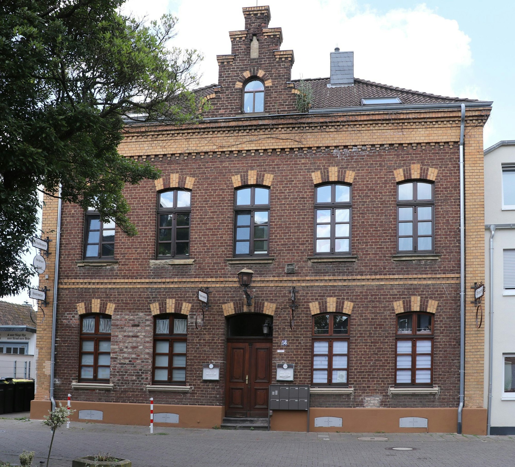 Das Bild zeigt das Gebäude, in dem einst Bier gebraut wurde.