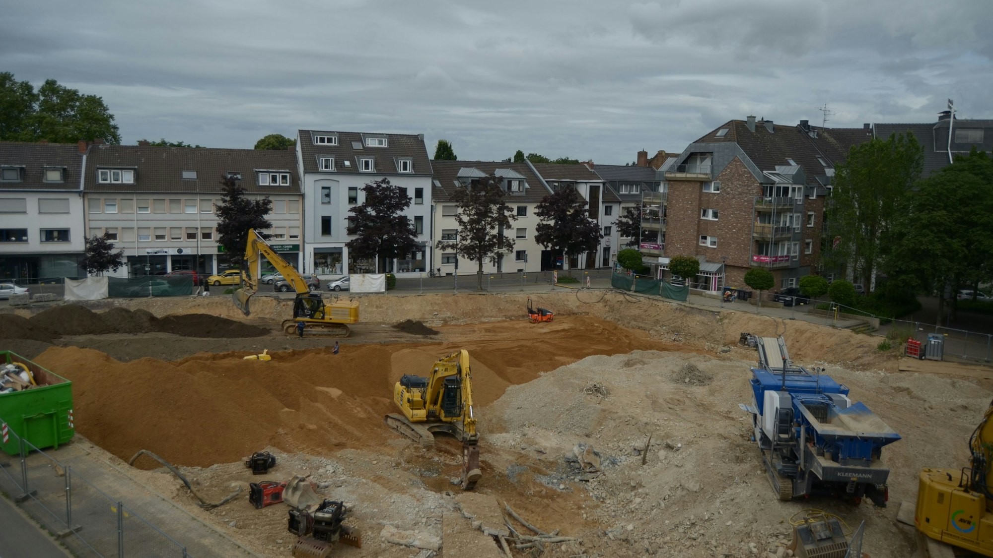 Bagger sind auf dem Grundstück im Einsatz, auf dem früher das City-Forum stand.