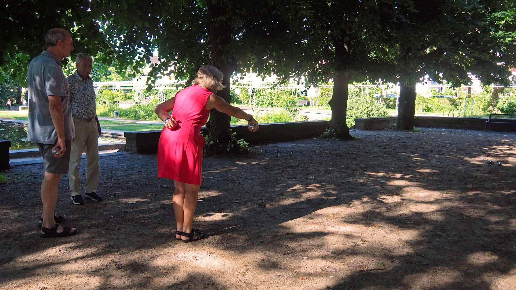 Eine Partie Boule im Schatten ist im Vorgebirgspark möglich.