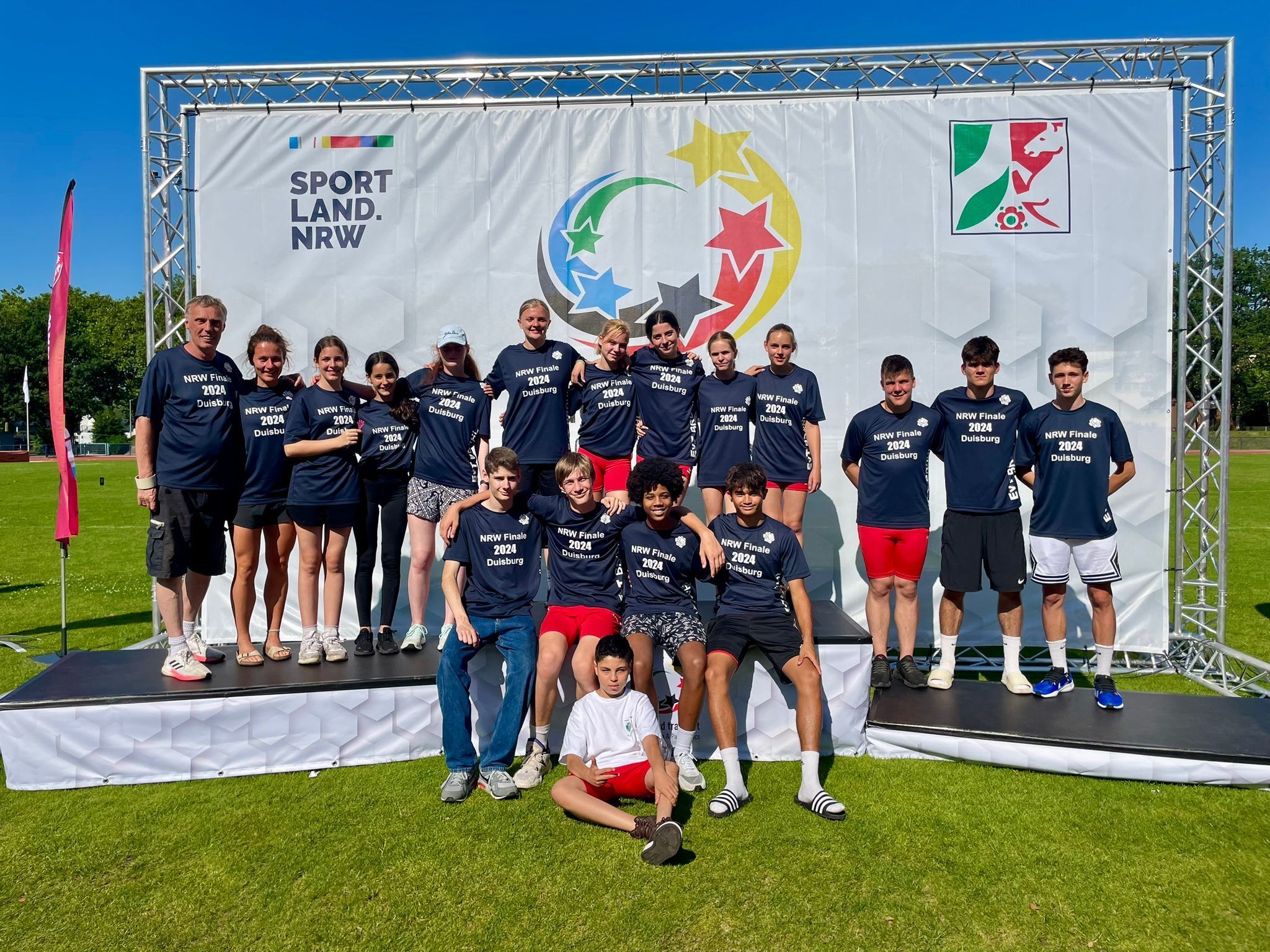 Zu sehen ist das Leichtathletik-Team der Elisabeth-von-Thüringen-Schule.