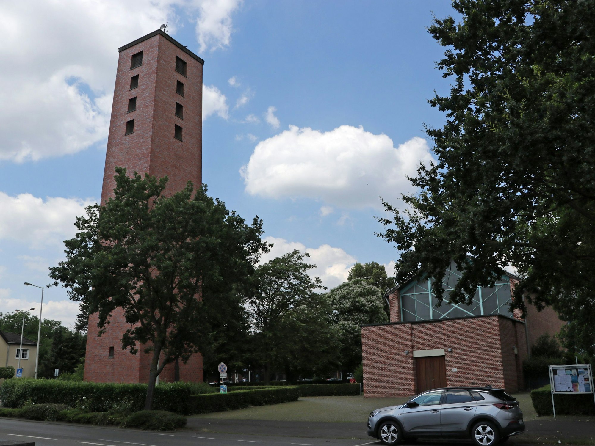 Das Bild zeigt die Kirche St. Maria Königin.