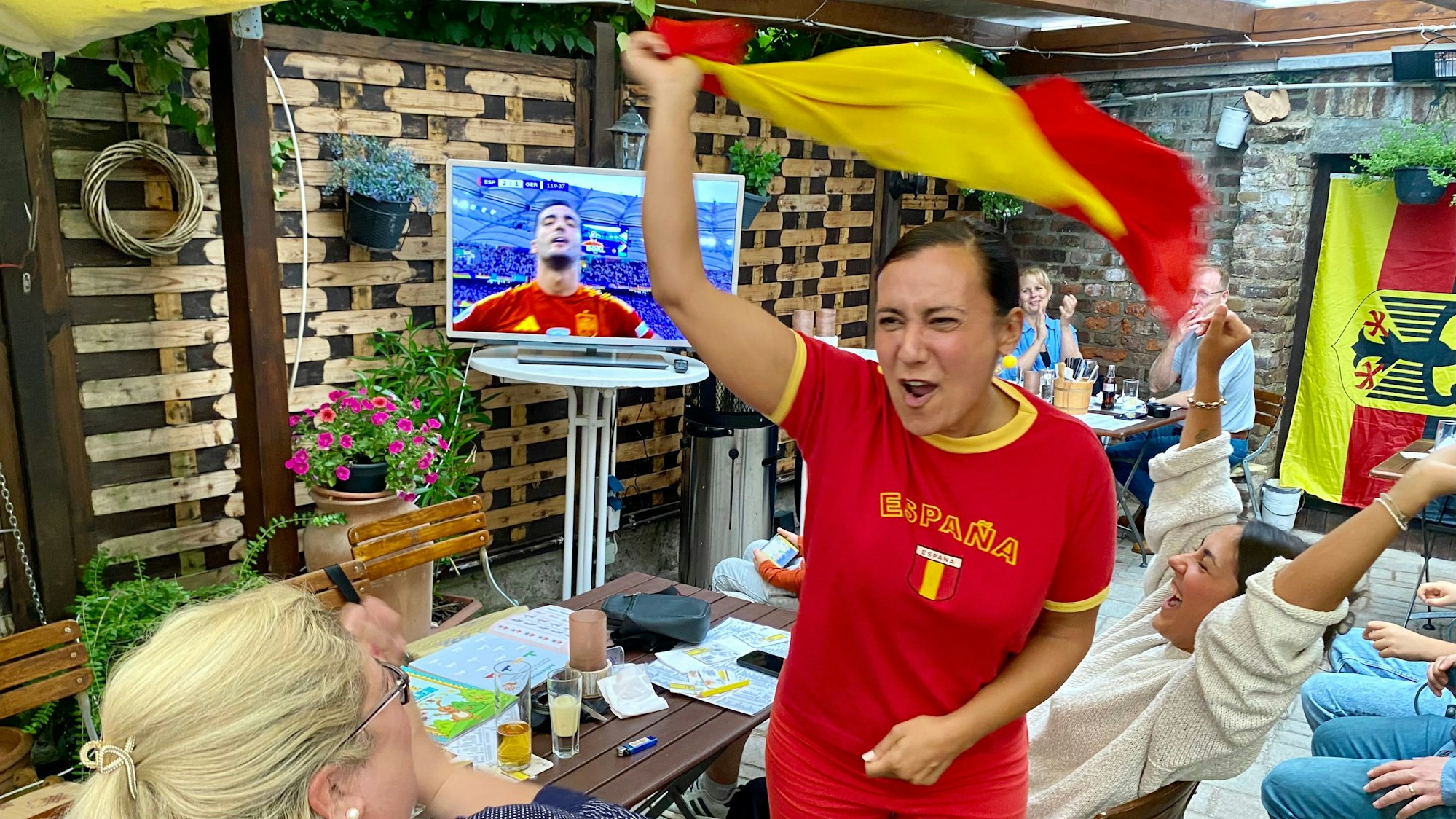 Zu sehen ist die jubelnde Spanierin Raquel Pascual de Sande.