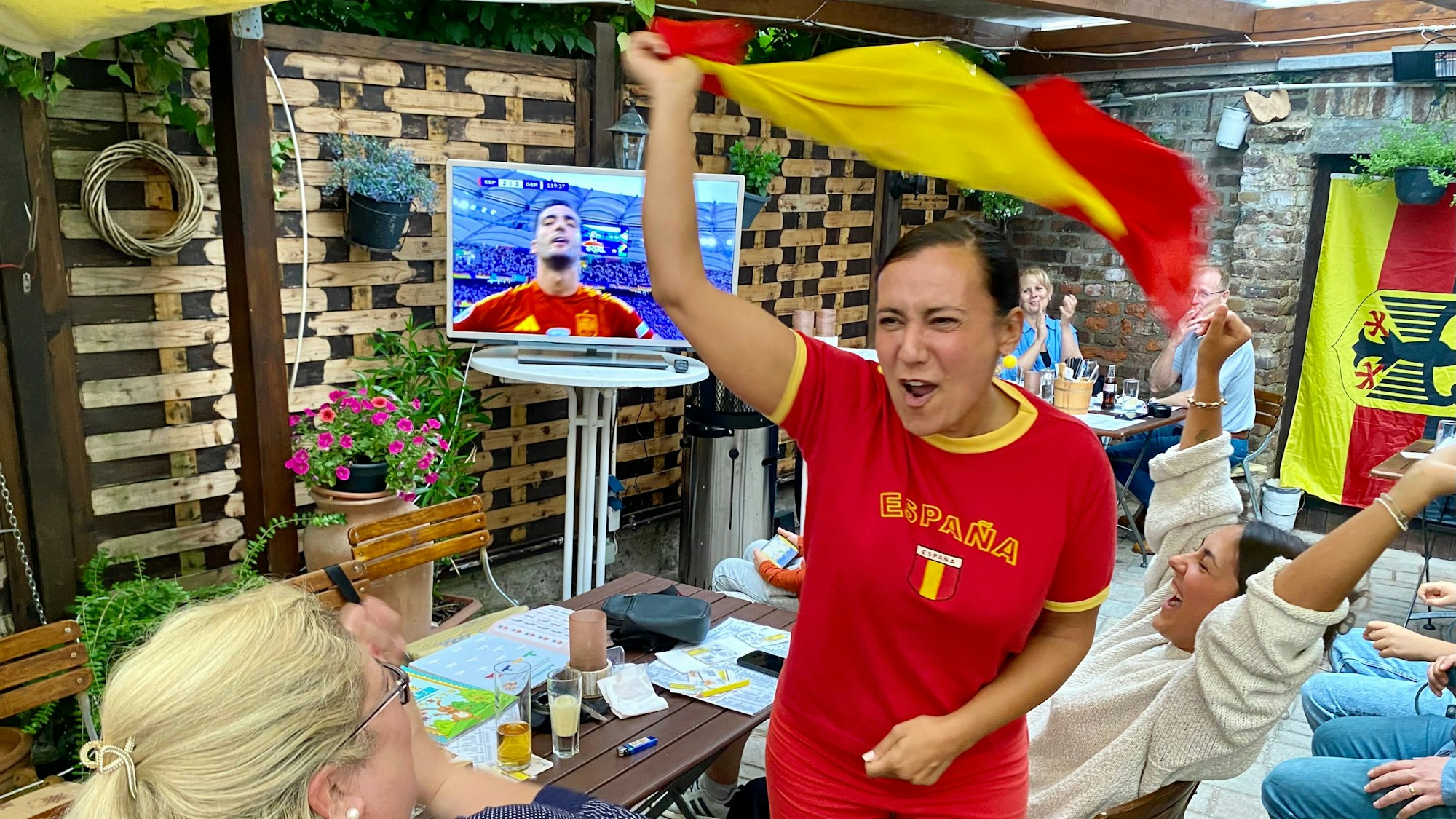 Zu sehen ist die jubelnde Spanierin Raquel Pascual de Sande.