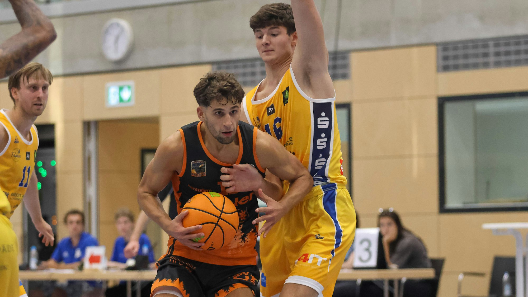 Alex Lagerman (links)