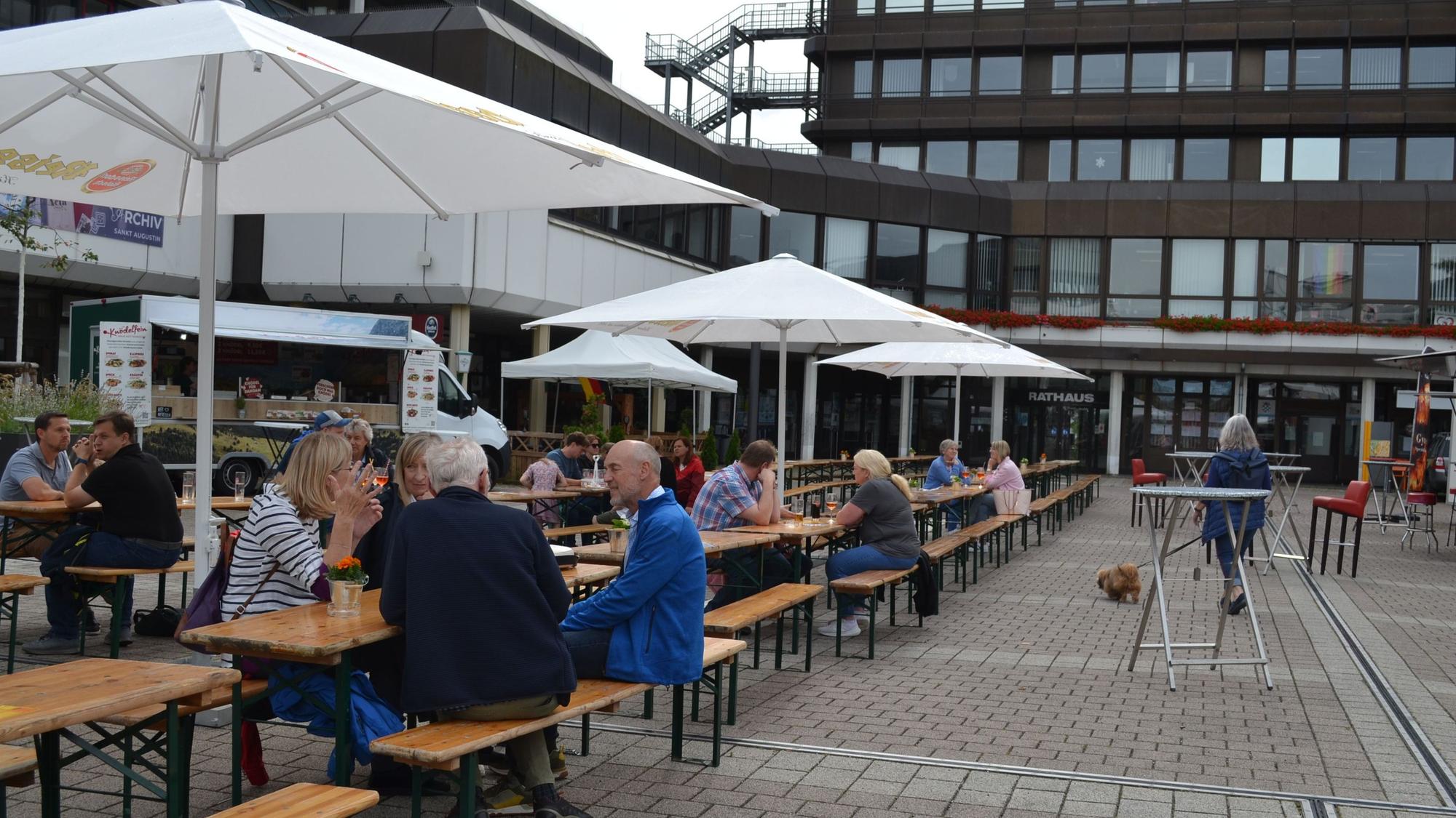 Zum Auftakt des neuen Konzeptes auf dem Karl-Gatzweiler-Platz blieben viele Plätze leer.