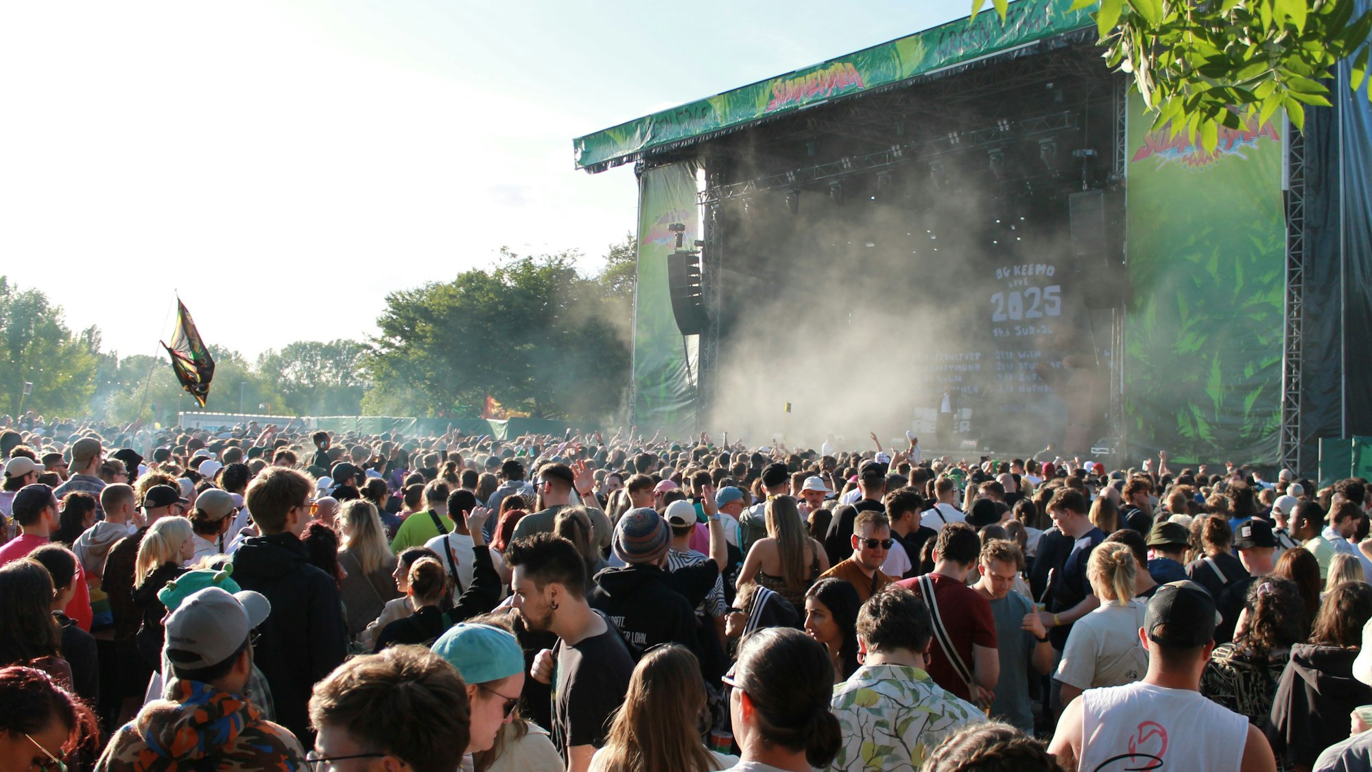 Das Summerjam-Festival zog erneut Tausende an den Fühlinger See.