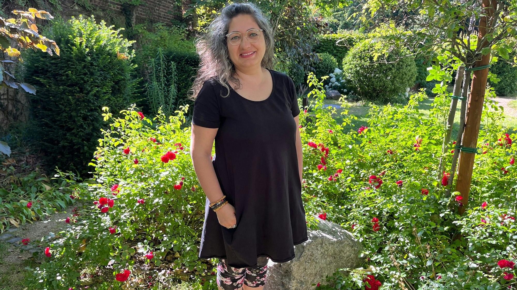 Der Garten der Religionen in der Innenstadt hat für Golrokh Esmaili Akkus eine besondere Bedeutung. Es sei eine Begegnungsstätte, an der verschiedenen Religionen zusammenkommen.