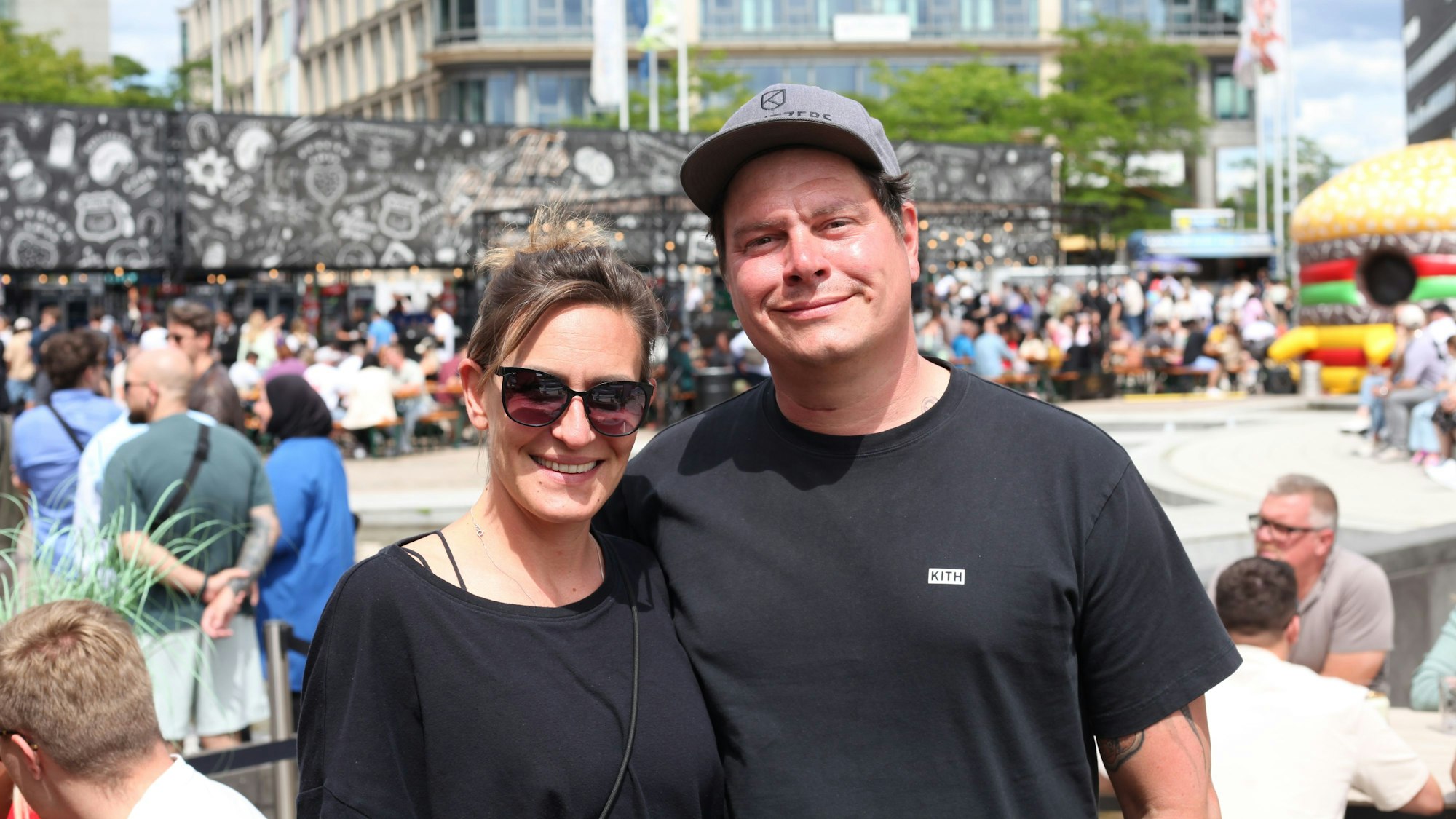 Die Veranstalter Nora Markoff und Manuel Ostner haben das Burger-Festival auf die Beine gestellt.